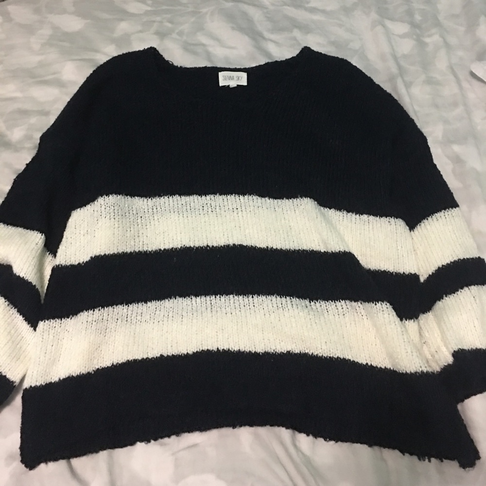 ✰ black & white sweater top